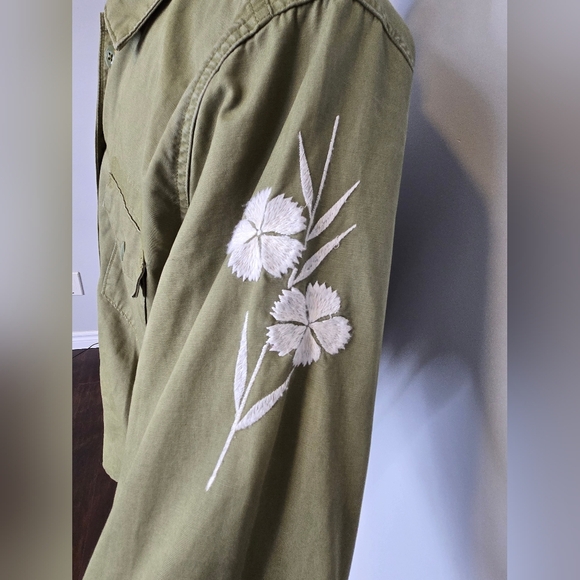Levi’s 2X Olive Green Military Shirt Jacket Floral Embroidery Utility Shacket - Picture 5 of 11